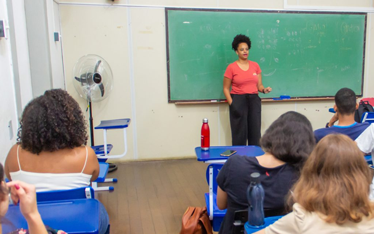 06 10 Estão abertas Noticia 374 x 234